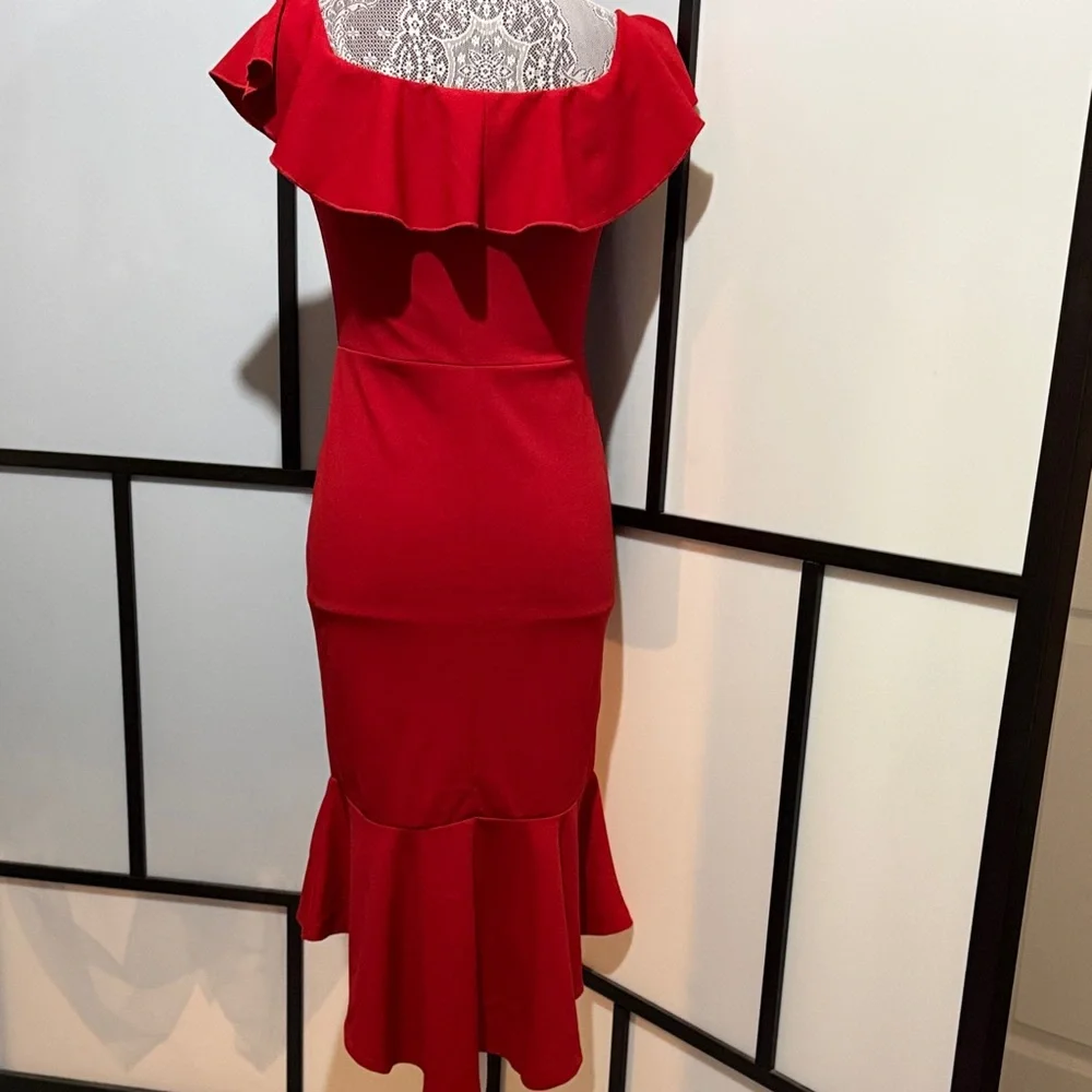 Elegant Red Midi Dress with Ruffle Hem - Picture 3 of 5